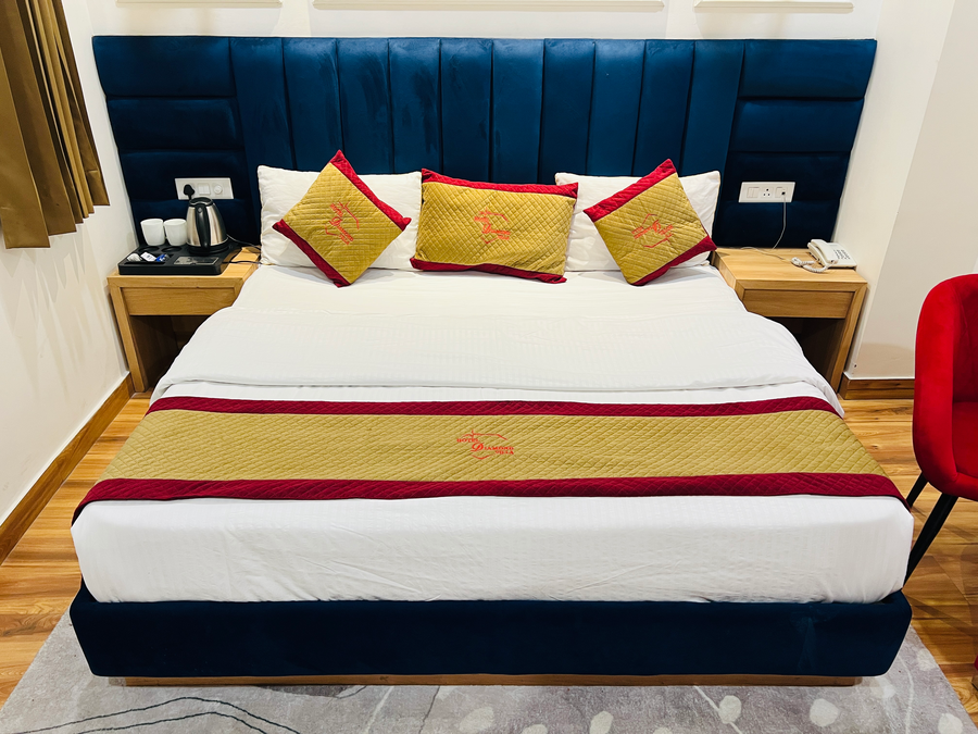 hotel diamond villa and banquet near golden temple