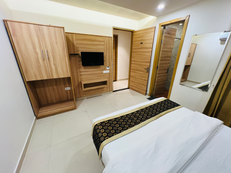 hotel diamond villa and banquet near golden temple