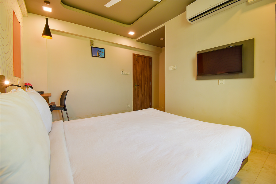 fabhotel manomay homes