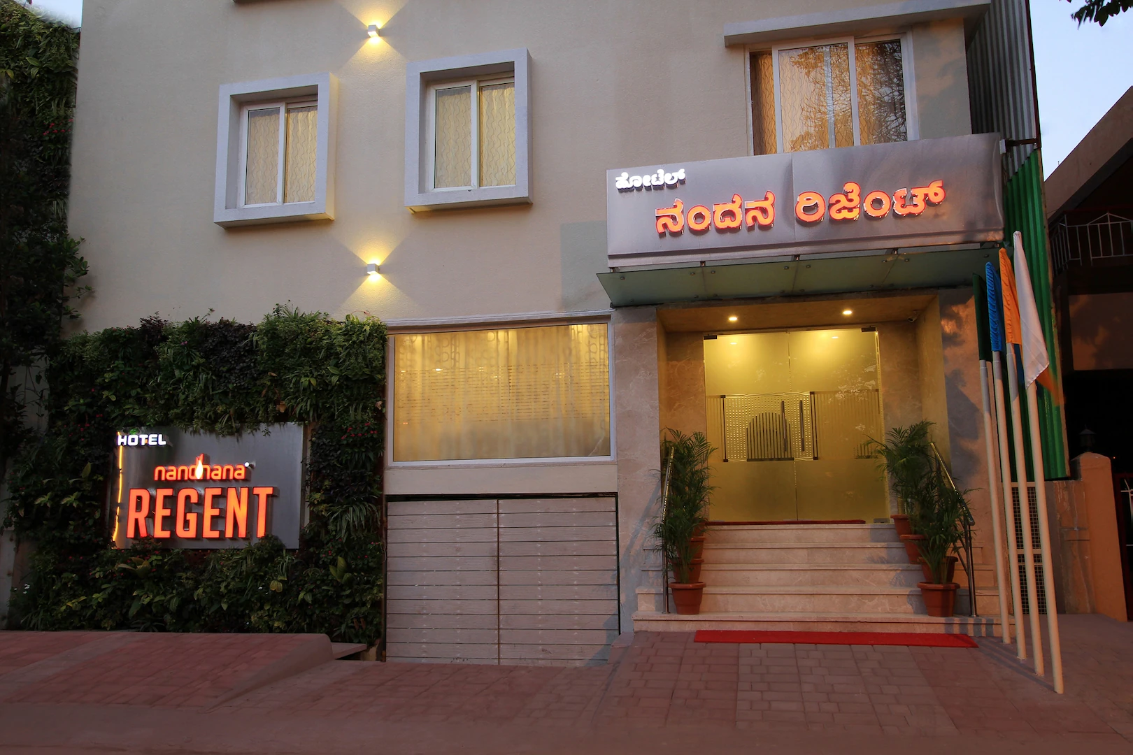 hotel la sara regent