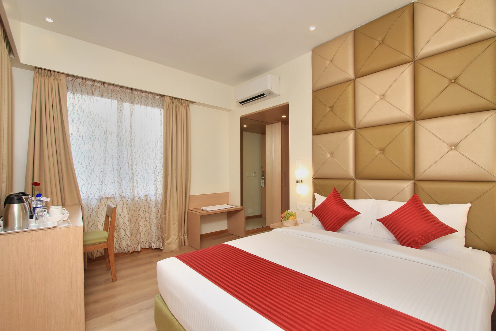hotel la sara regent