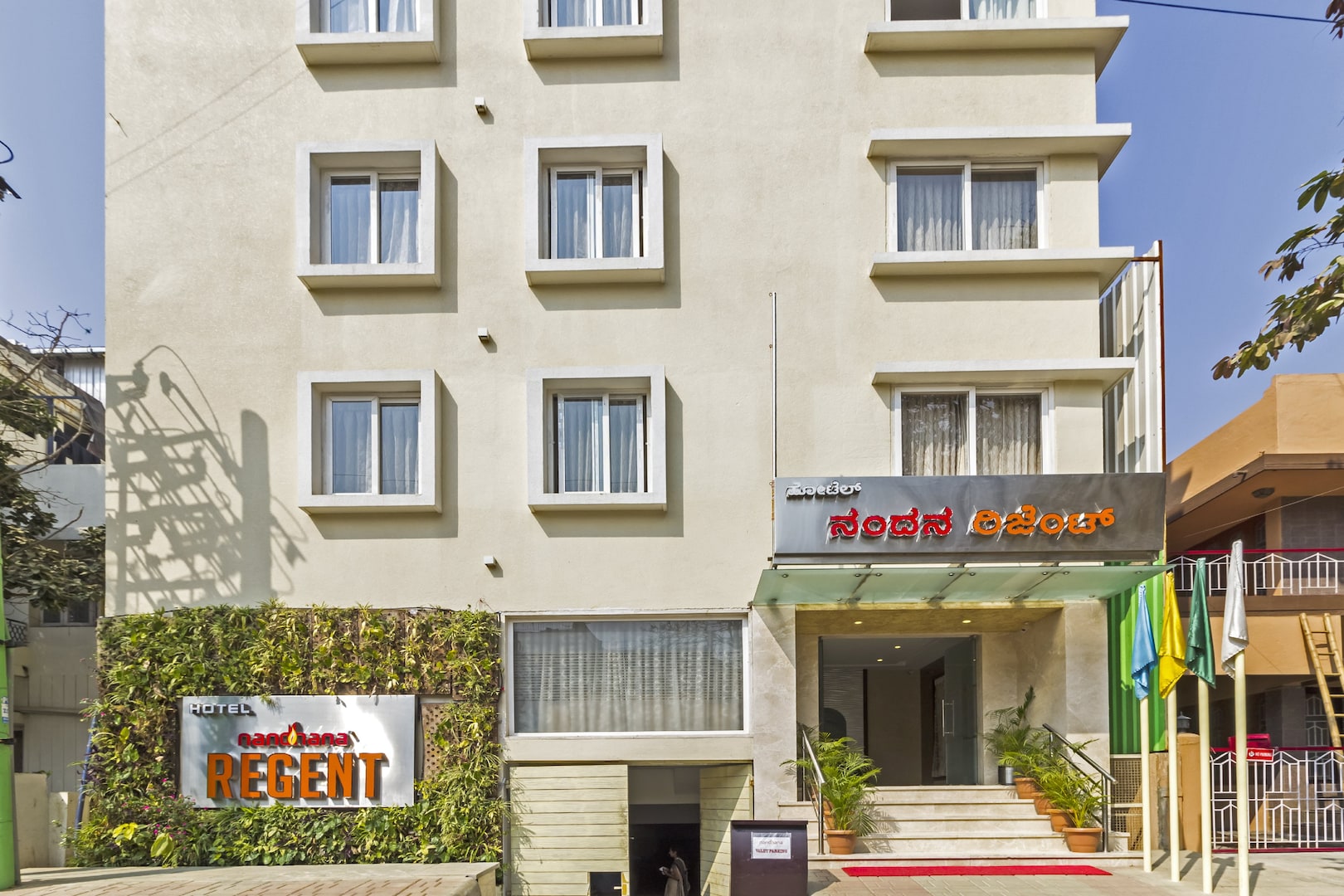 hotel la sara regent