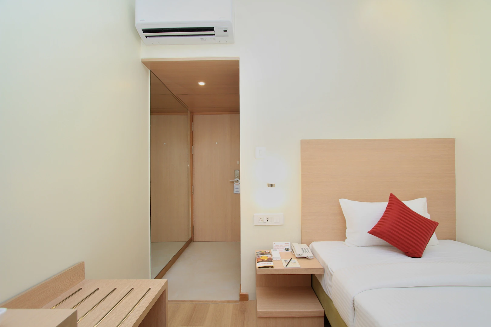 hotel la sara regent