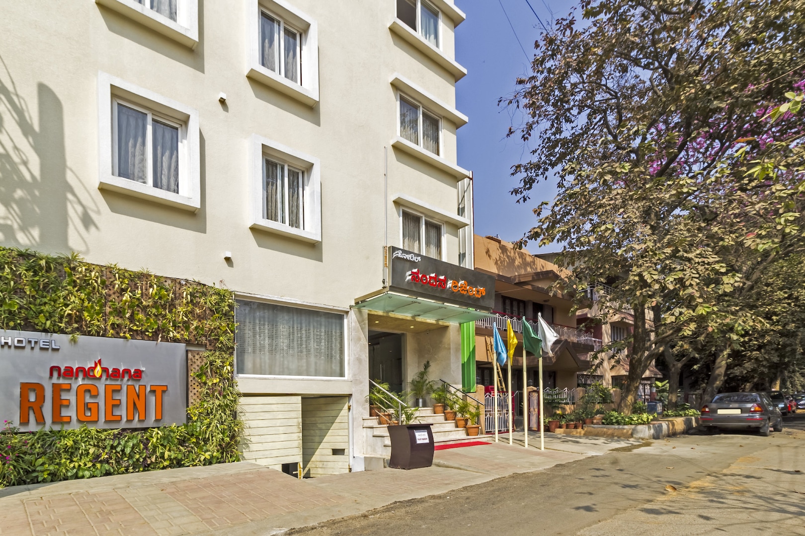 hotel la sara regent