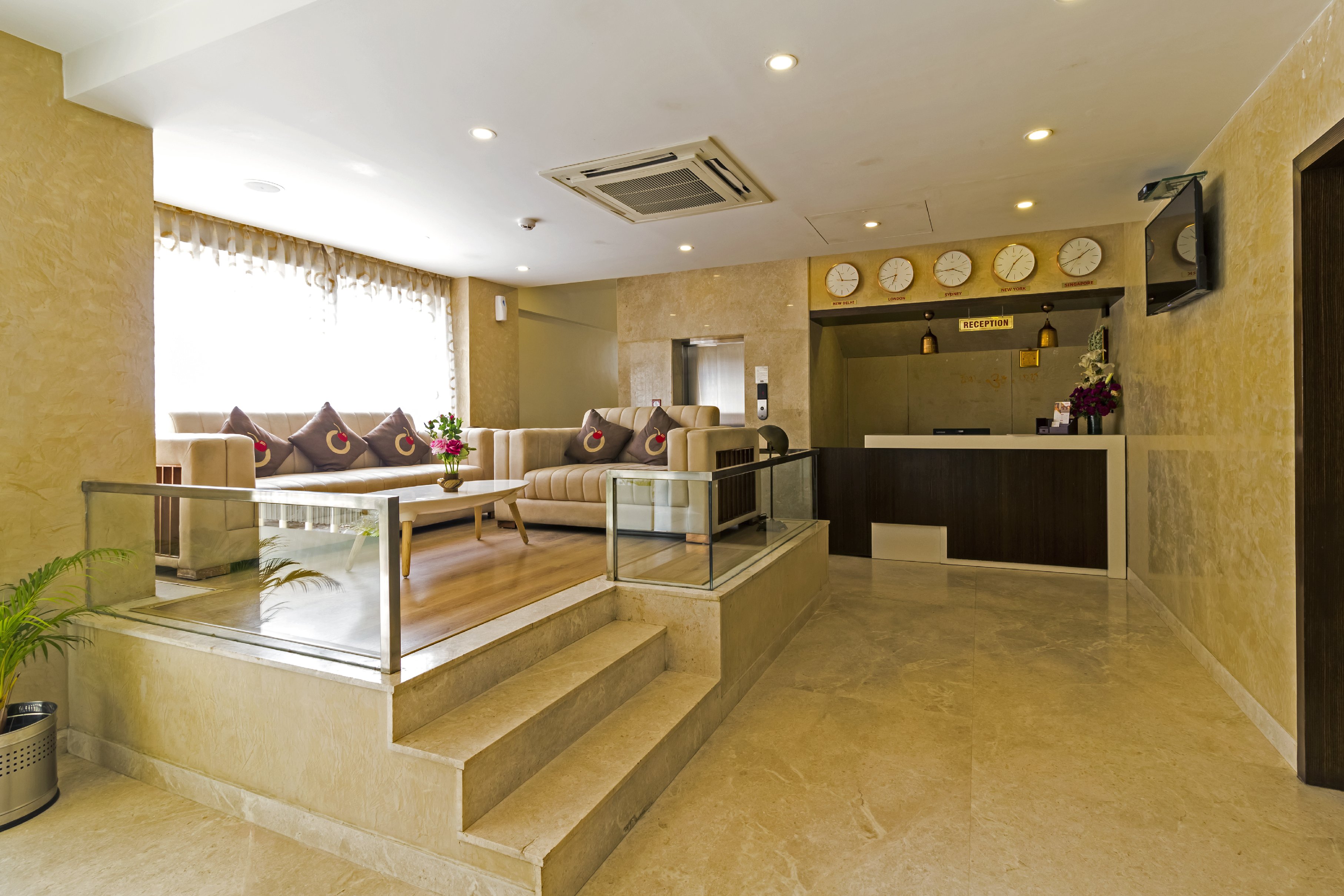 hotel la sara regent