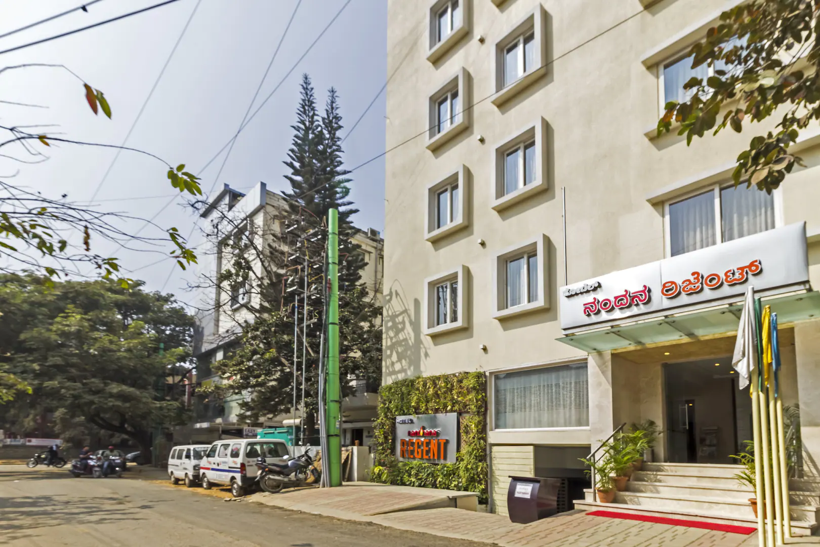 hotel la sara regent