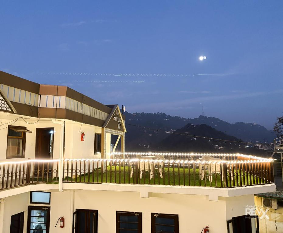 Hotel Sunny Cot,The Mall Road>>Mussoorie,3 star