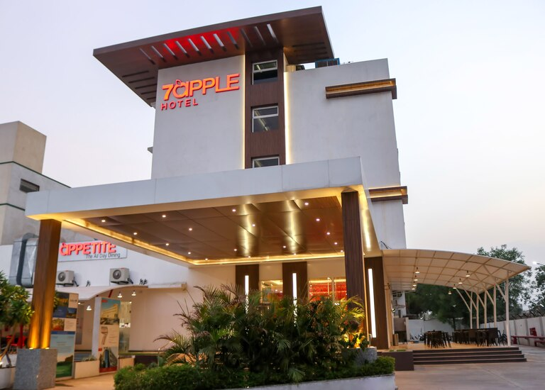 7 Apple Hotel Vadodara,Nizampura,4 star
