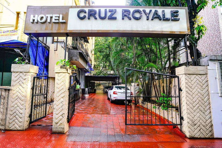 Fabhotel Cruz Royale - Nr. Bandra West,Anand Commercial Center, Sv Road, Santacruz West, Santacruz, Mumbai 400054,3 star