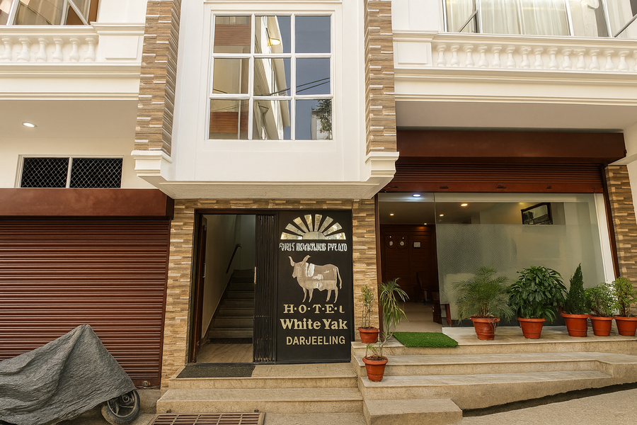 hotel white yak