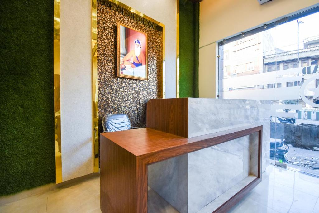 Hotel Roadstar,Near Golden Temple,3 star
