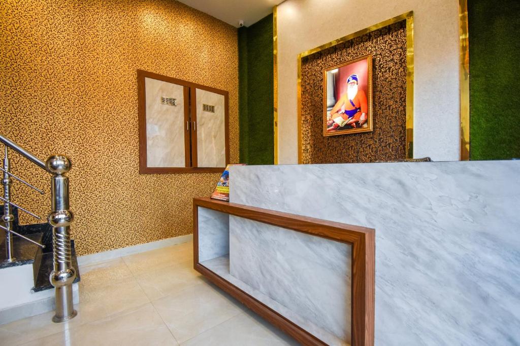 Hotel Roadstar,Near Golden Temple,3 star
