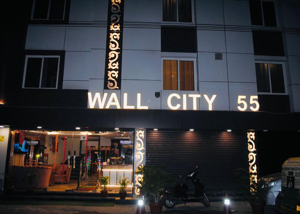 hotel wall city