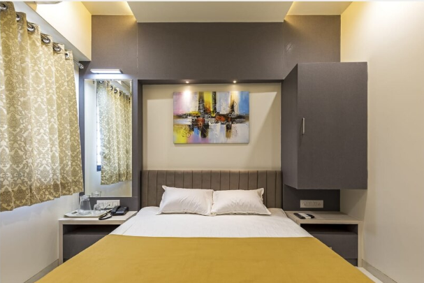 Hotel Rajlaxmi Grand,Plot No - 683/B, Ward No - B, Bindu Chowk, Near Madhuri Bakery, Kolhapur,3 star