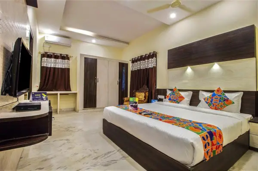 fabhotel crown suites