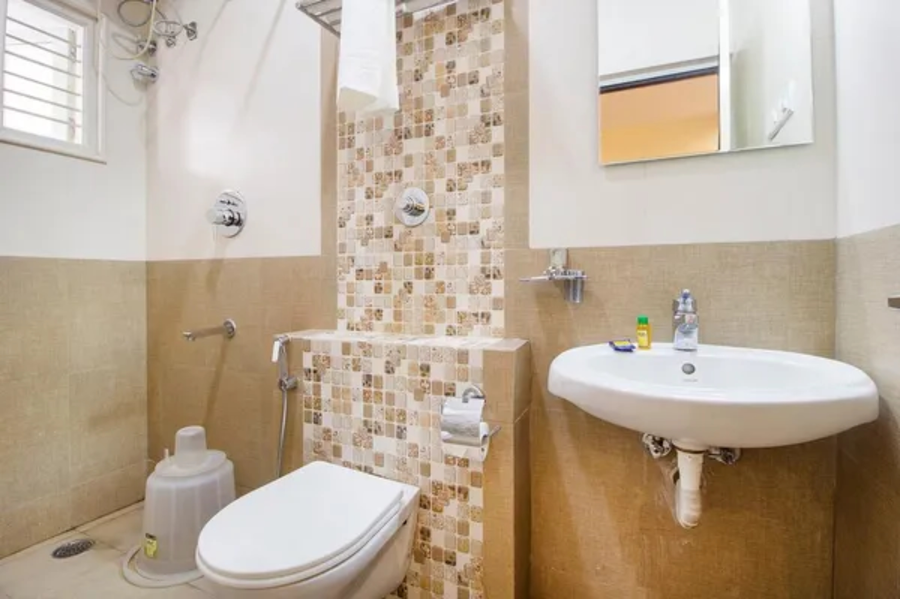 fabhotel crown suites