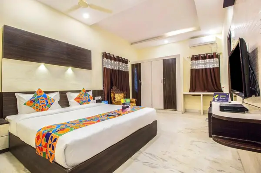 fabhotel crown suites