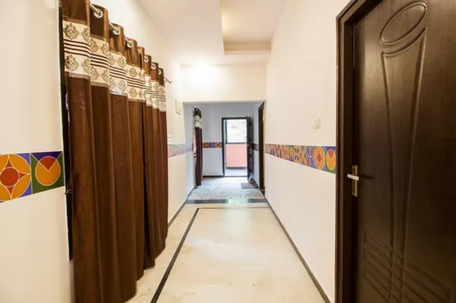 fabhotel crown suites