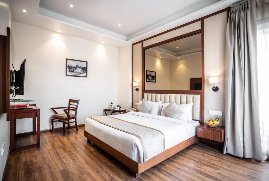 Amritara Sadka,Hall Bazar,4 star