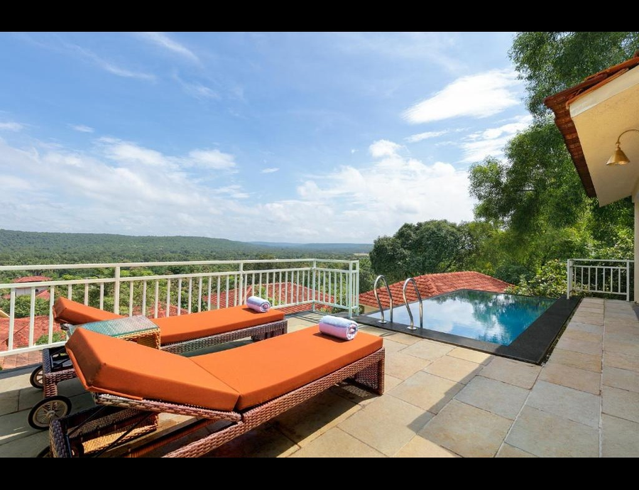 aura resort and spa