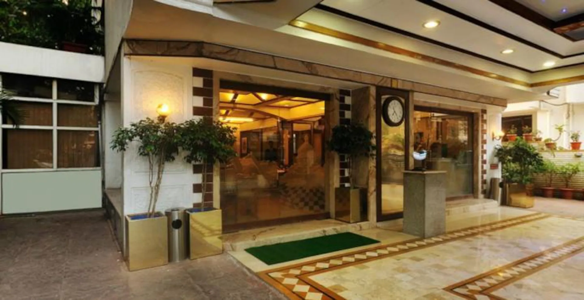 Hotel Regal Enclave,Khar,3 star