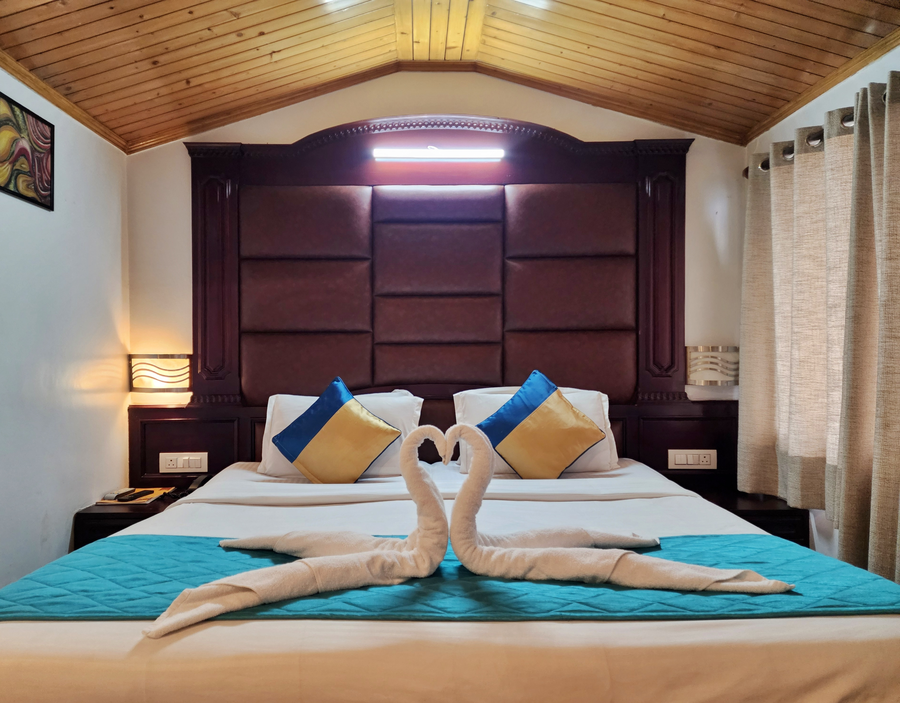 hotel surya elevator access to mall road