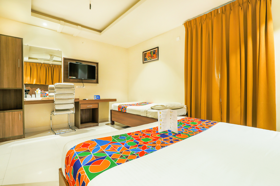 Fabhotel Rr Grand,BENZ CIRCLE,3 star