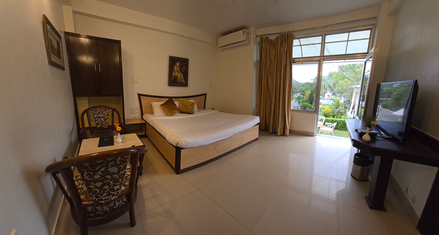 hotel karnavati