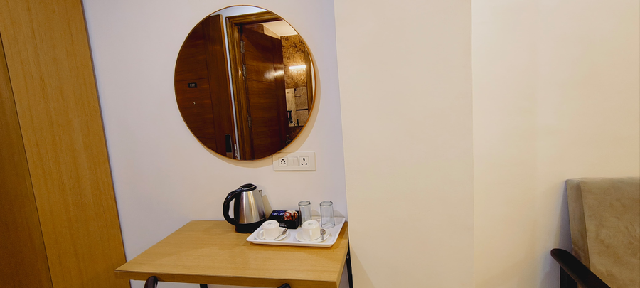 Hotel Mavens House,Sector 52,3 star