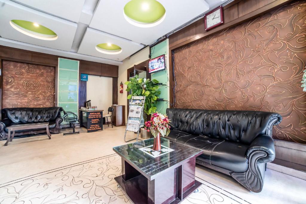 Fabhotel Royal Residency Ii - Nr Lakdikapul Metro Station,11-5-430, Red Hills Rd, Red Hills, Lakdikapul, Hyderabad,3 star