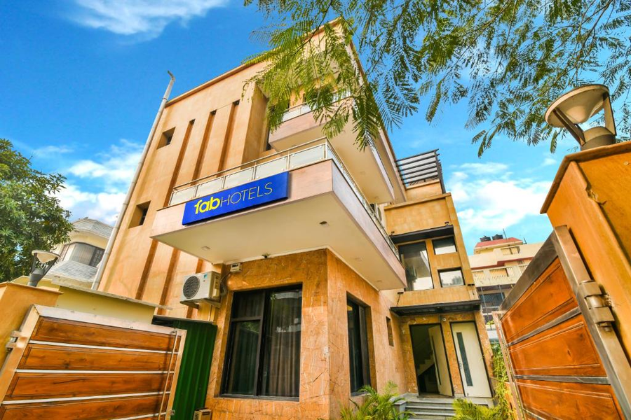 Fabhotel Rallkmas,SECTOR 25 , GURUGRAM ,3 star