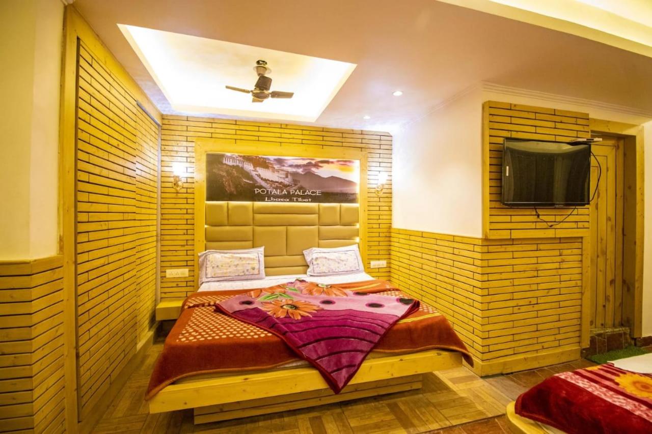Lord Krishna,Kangra>>Dharamshala,3 star