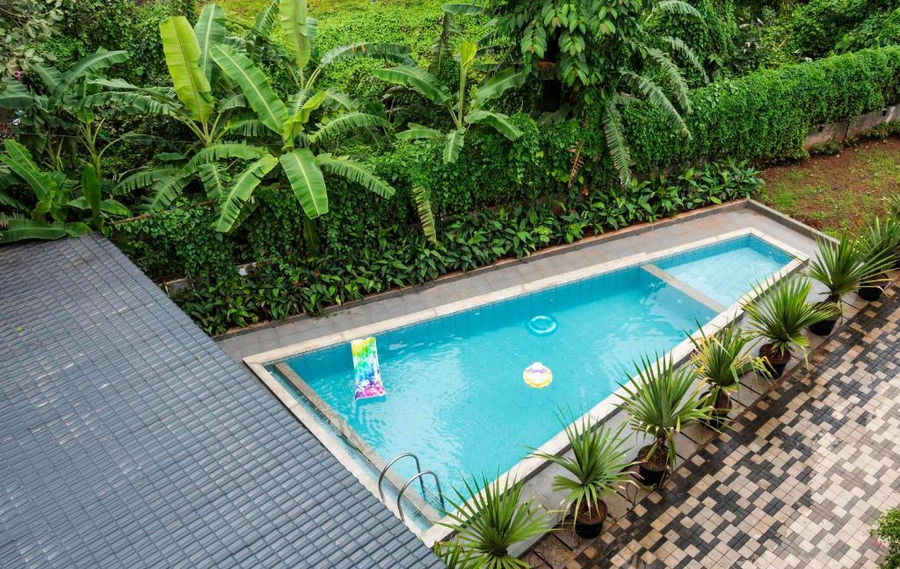 Le Papillon,Old Mumbai - Pune Highway,3 star