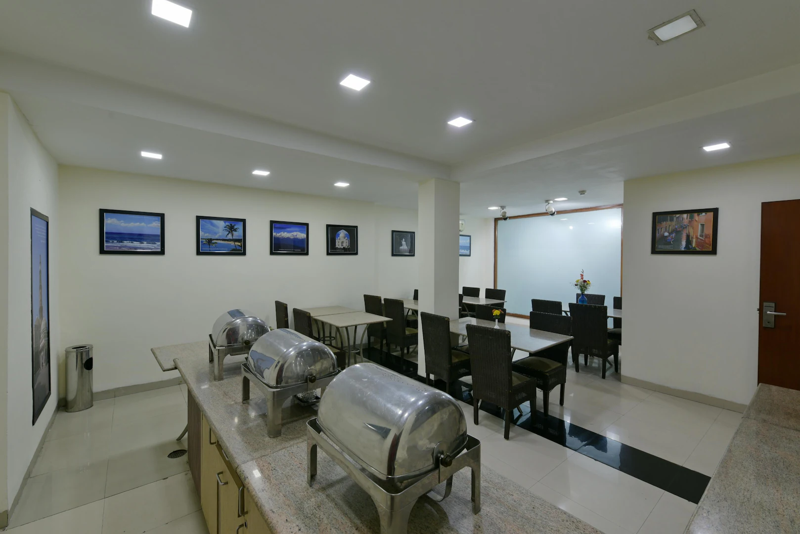 Hotel Divine Inn,New Friends Colony,3 star