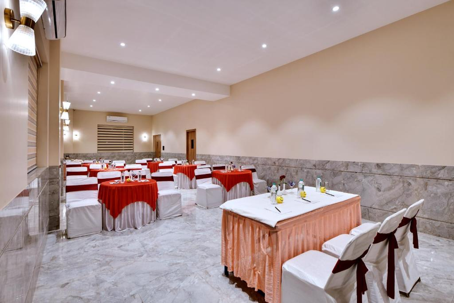 Click Hotel Bhuj,Bhuj, Staion Rd, Railway Area,3 star
