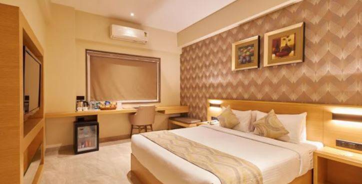 click hotel bhuj