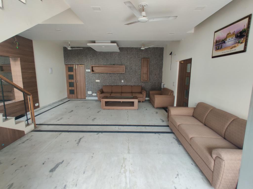 Hotel Raj Darbar,Near Golden Temple,3 star