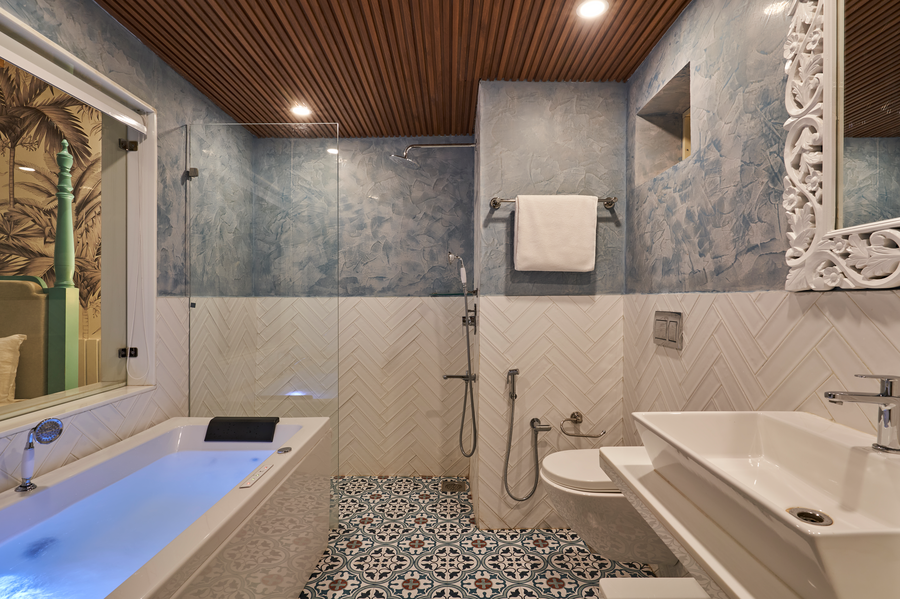 larios beach holidays by the beach