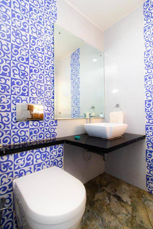 larios beach holidays by the beach