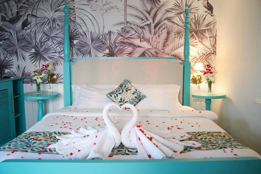 larios beach holidays by the beach