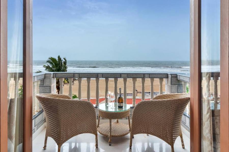 larios beach holidays by the beach