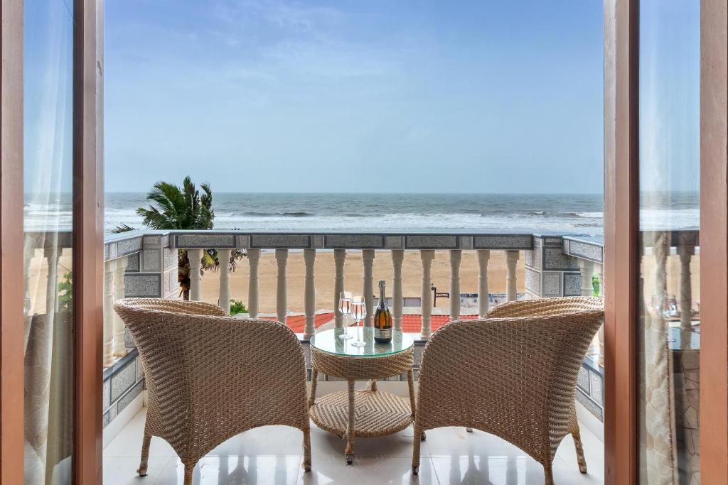 larios beach holidays by the beach