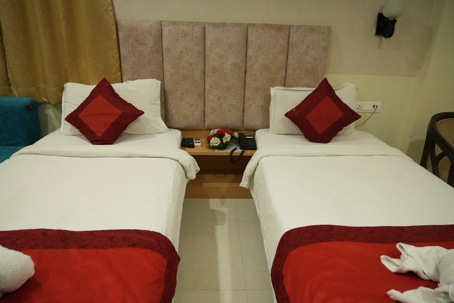 hotel yatharth inn
