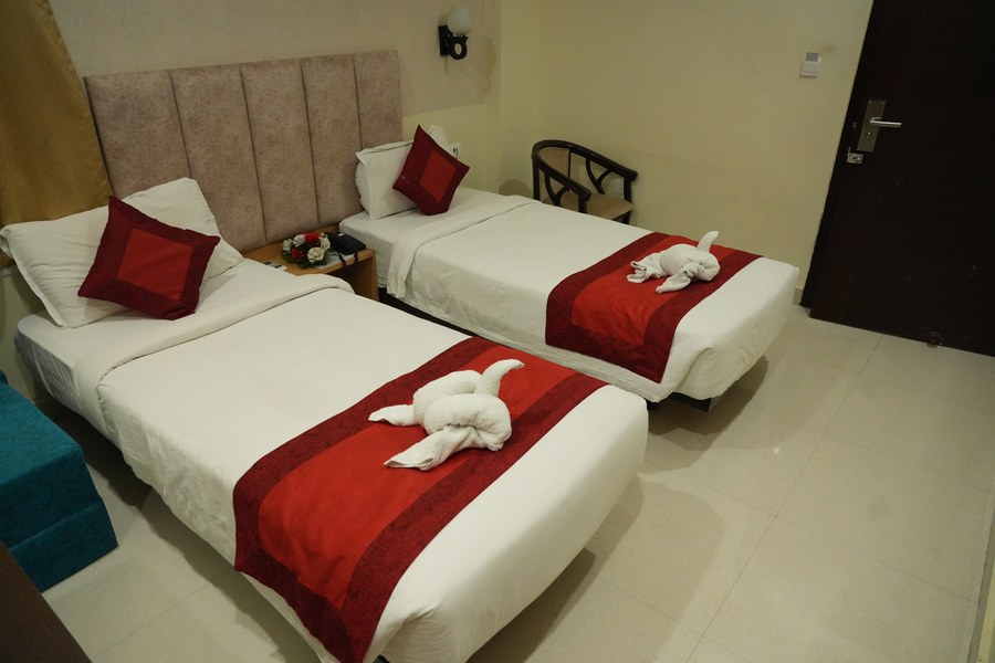 hotel yatharth inn