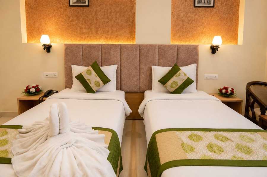 hotel yatharth inn
