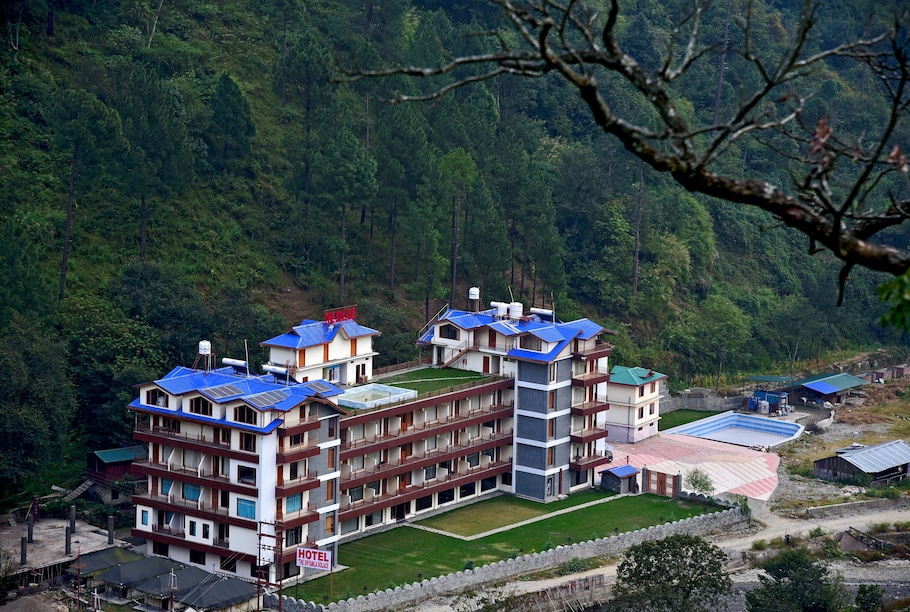 clarks resort sadhupul