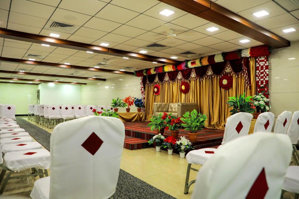Hotel Ssk Grand,Ennaikaran,3 star