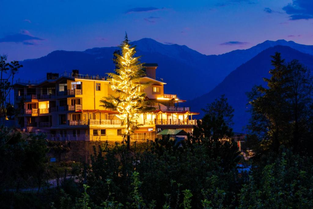 Anand Vardhan Resort,Naggar,4 star