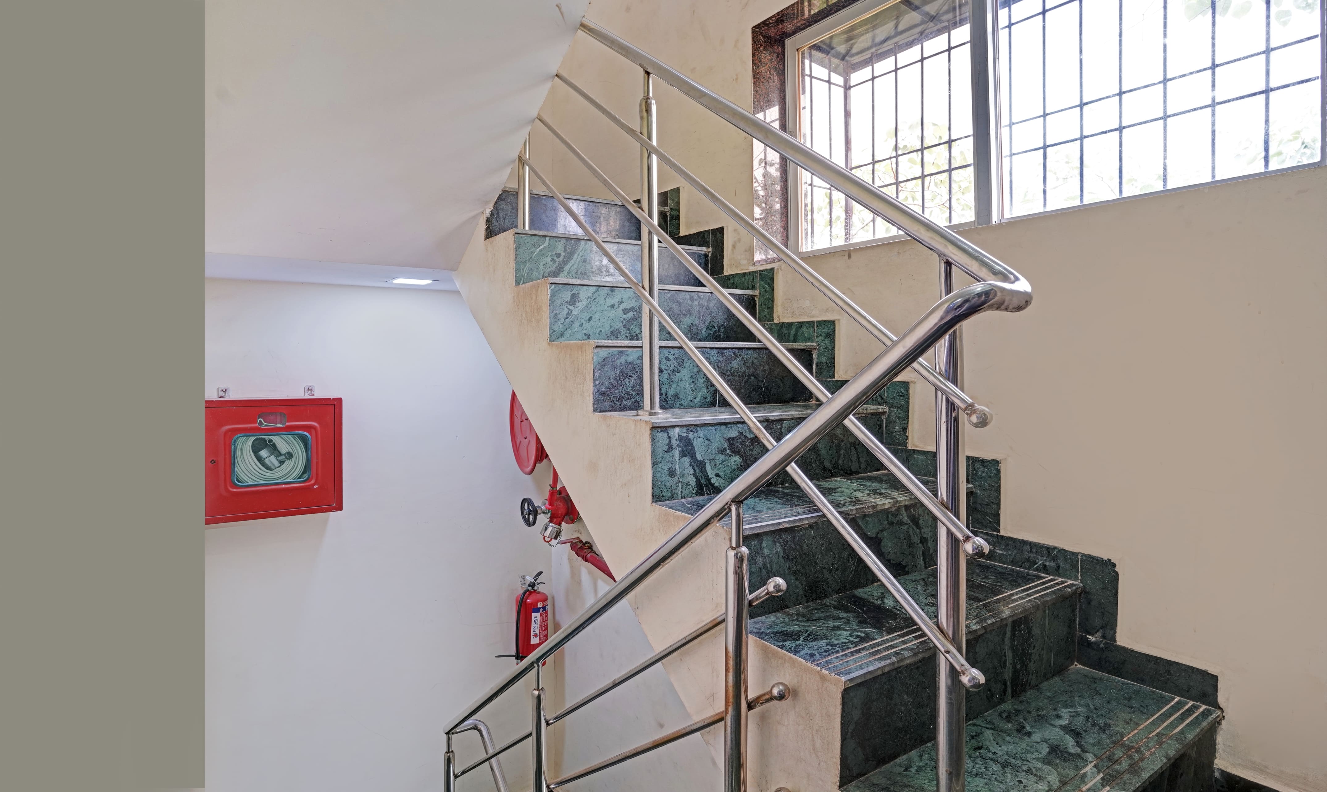 Treebo Amber Imperial,Ground Floor, Shanti Niketan, Mandlik Bridge (S Bridge )Opp. Ranibaug, Byculla, Mumbai,3 star