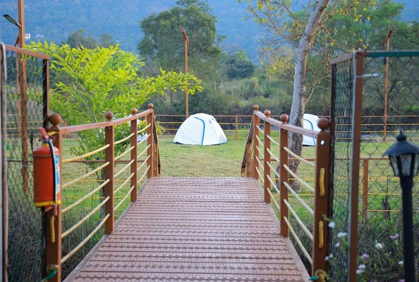 giri sarovar resort